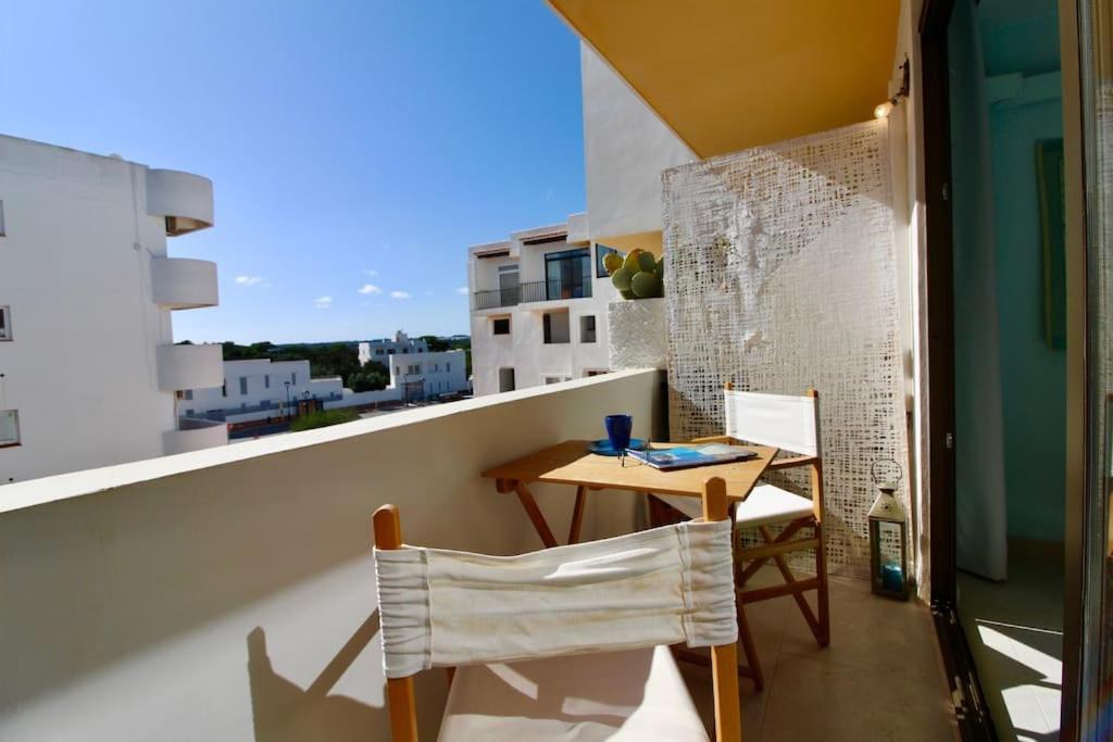 Agradable Apartamento Con Terraza En Formentera Es Pujols Exteriör bild